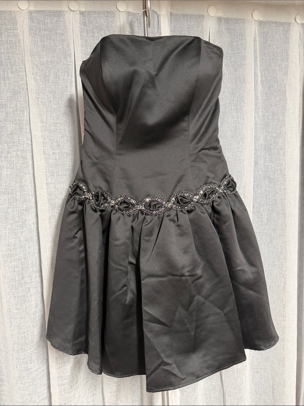 Elegant Black Strapless Cocktail Dress with Beaded Waist. Niki Livas. 0105